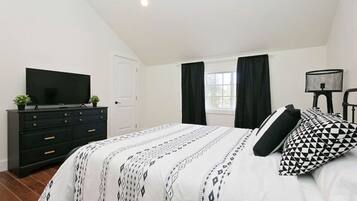 2 bedrooms, desk, iron/ironing board, travel cot