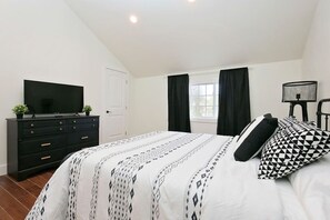 2 bedrooms, desk, iron/ironing board, travel cot