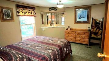 3 habitaciones, tabla de planchar con plancha y cuna de viaje