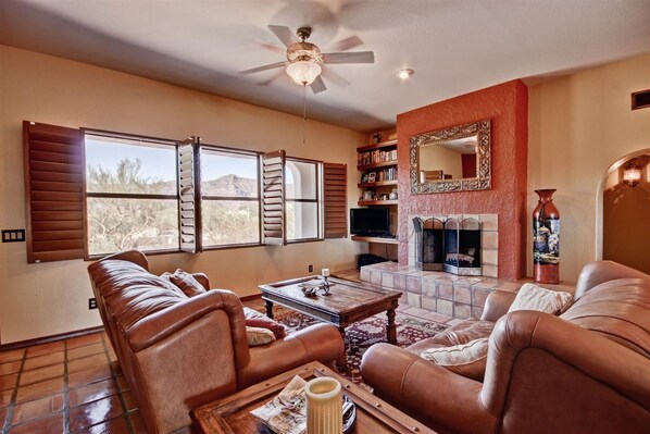 Smart TV, fireplace, DVD player