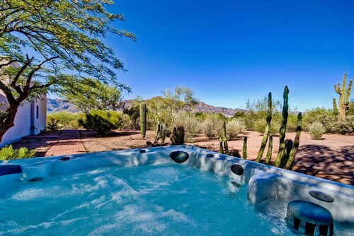 Sleepy Hollow Haven Amazing Superstition Mountain views & Jacuzzi