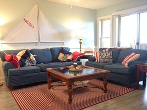 TV connectée, lecteur de DVD, livres, vidéothèque