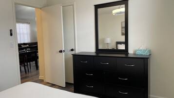 2 habitaciones, tabla de planchar con plancha y wifi gratis