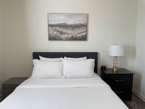 2 bedrooms, iron/ironing board, free WiFi, bed sheets - DOWNTOWN NASHVILLE COMFY & COZY C (Nashville)