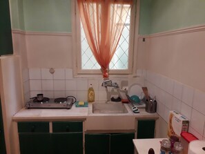 冰箱、微波炉、烤箱、炉灶