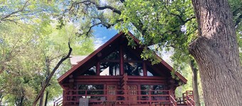 Manda Shae: Charming Lakeside Escape Awaits You!