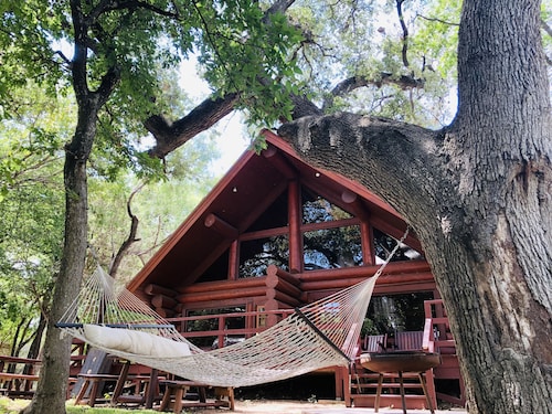 1 Bed / 1 Bath hirsimökki erinomaiset ranta näkymät ja lomakeskus mukavuuksia