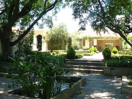 Vista para o jardim. The Moon and Sixpence Garden Guest House