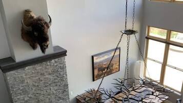 Smart TV y chimenea