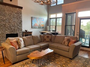 Smart TV, fireplace