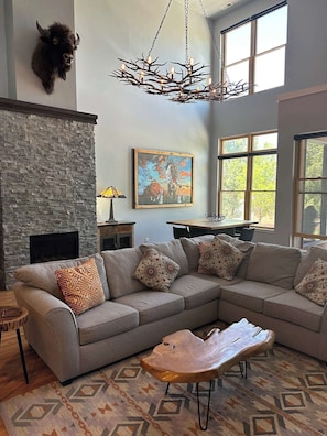 Smart TV, fireplace