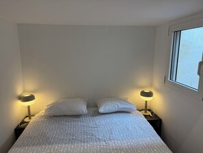 2 slaapkamers, een strijkplank/strijkijzer, reisbedje, gratis wifi