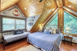 4 bedrooms, iron/ironing board, free WiFi, bed sheets - Waterfront Log Lodge w/ Pool, Hot Tub & Sleeps 15 (Burnet)