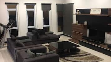 Deluxe Bungalow | Living room