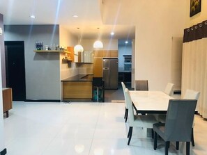 Deluxe Bungalow | Living area