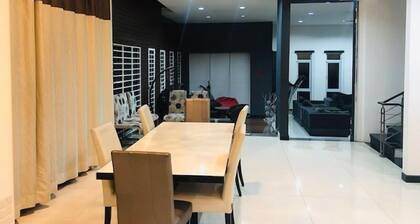 Bungalow by Pauline