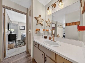 Towels - Giant Steps 12 Rustic Retreat ski in/out 2bd/2bath (Brian Head)