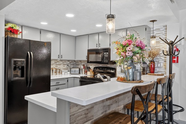 Køleskab, mikrobølgeovn, ovn, kogeplade