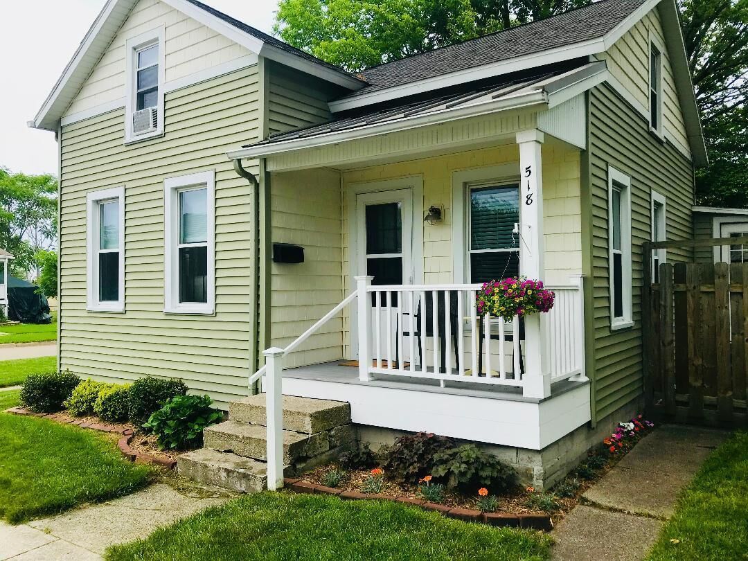 Prime Location Downtown! Walk To Everything!