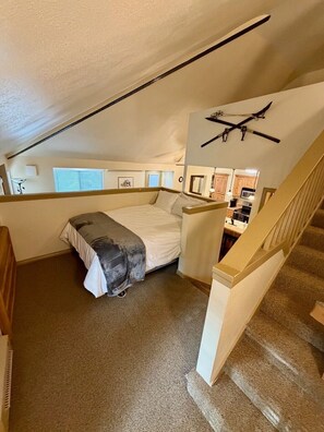 3 bedrooms, travel crib, WiFi, bed sheets