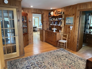 Interior - Family get away to this charming cottage on 600 ft of Lake (East Springfield)