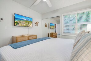2 bedrooms, iron/ironing board, travel cot, free WiFi - Newly Refreshed Beautiful Condo W/ Pool, Walk to Beach, Dining & Groceries! (Kihei)