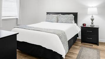 2 soverom, memory foam-senger, strykejern/-brett og wi-fi