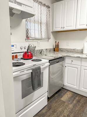 Coffee/tea maker, fridge, microwave, oven