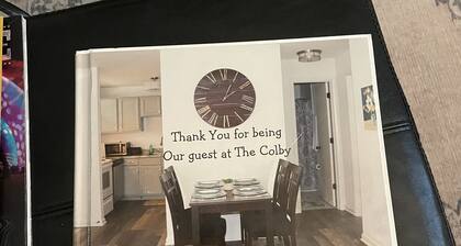 DOWNTOWN NASHVILLE COMFY & COZY B