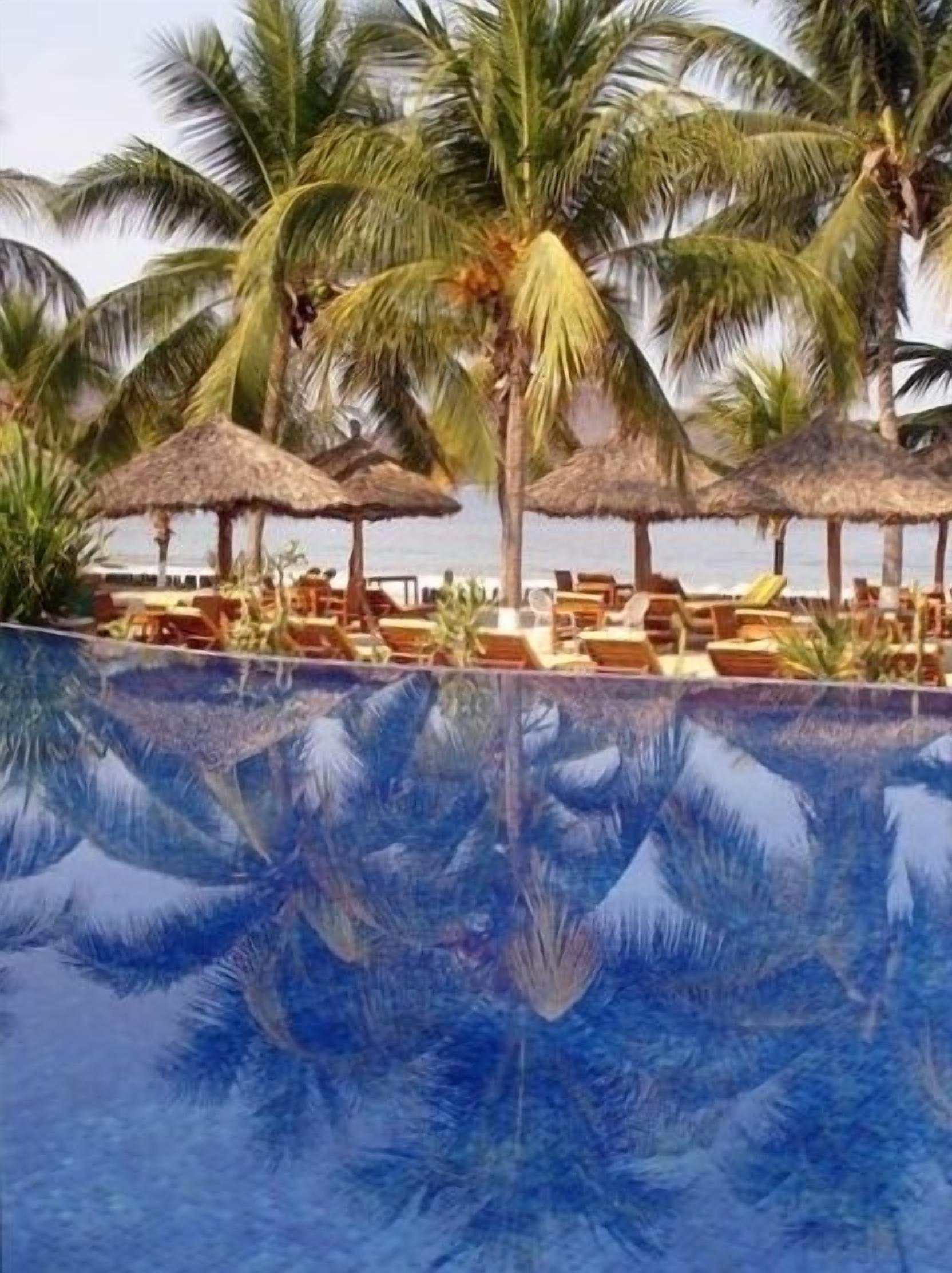 Infinity pool at the Cantina Restaurant. One of pools of our getaway.