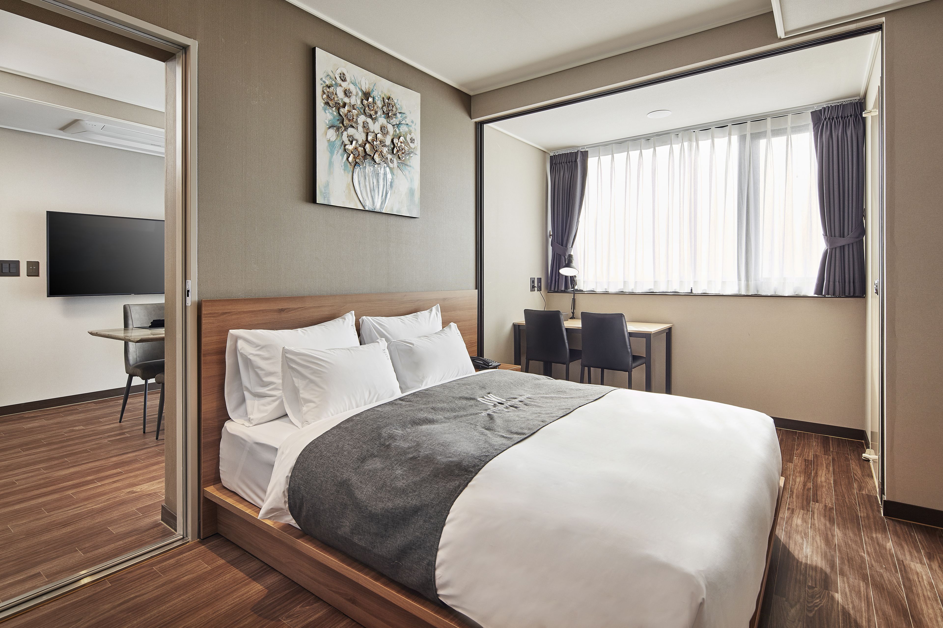 华丽客房 | 羽绒被、遮光窗帘、免费 WiFi、床单