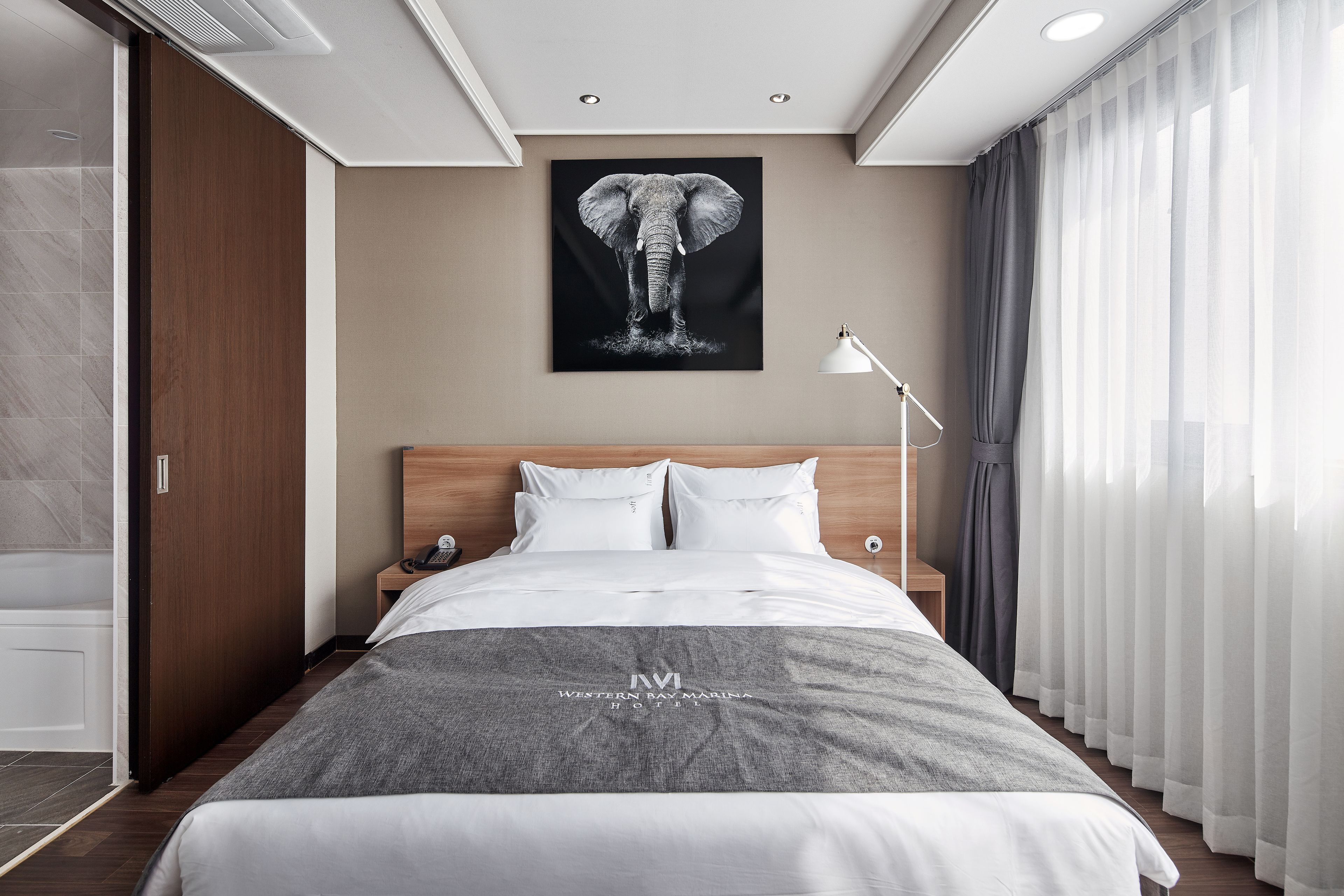 Royal Suite | Down comforters, blackout drapes, free WiFi, bed sheets