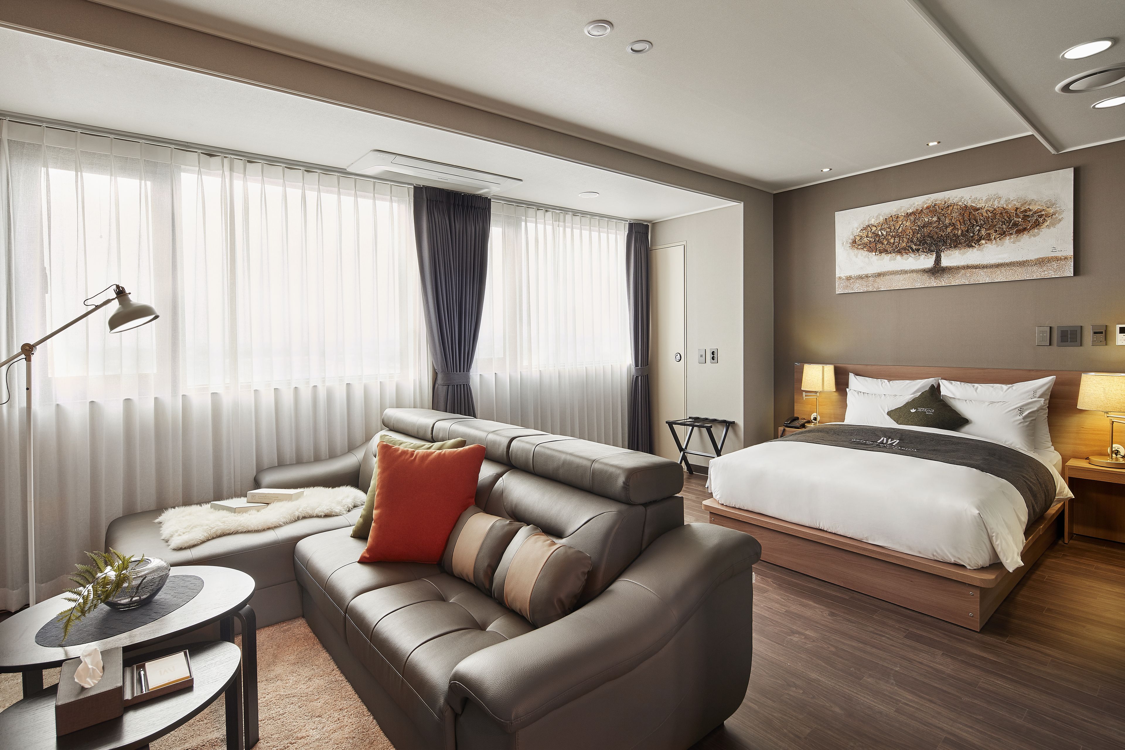 Premium Suite | Down comforters, blackout drapes, free WiFi, bed sheets