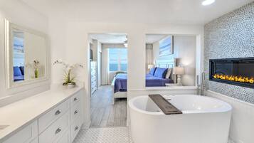 3 habitaciones, escritorio, tabla de planchar con plancha y wifi gratis