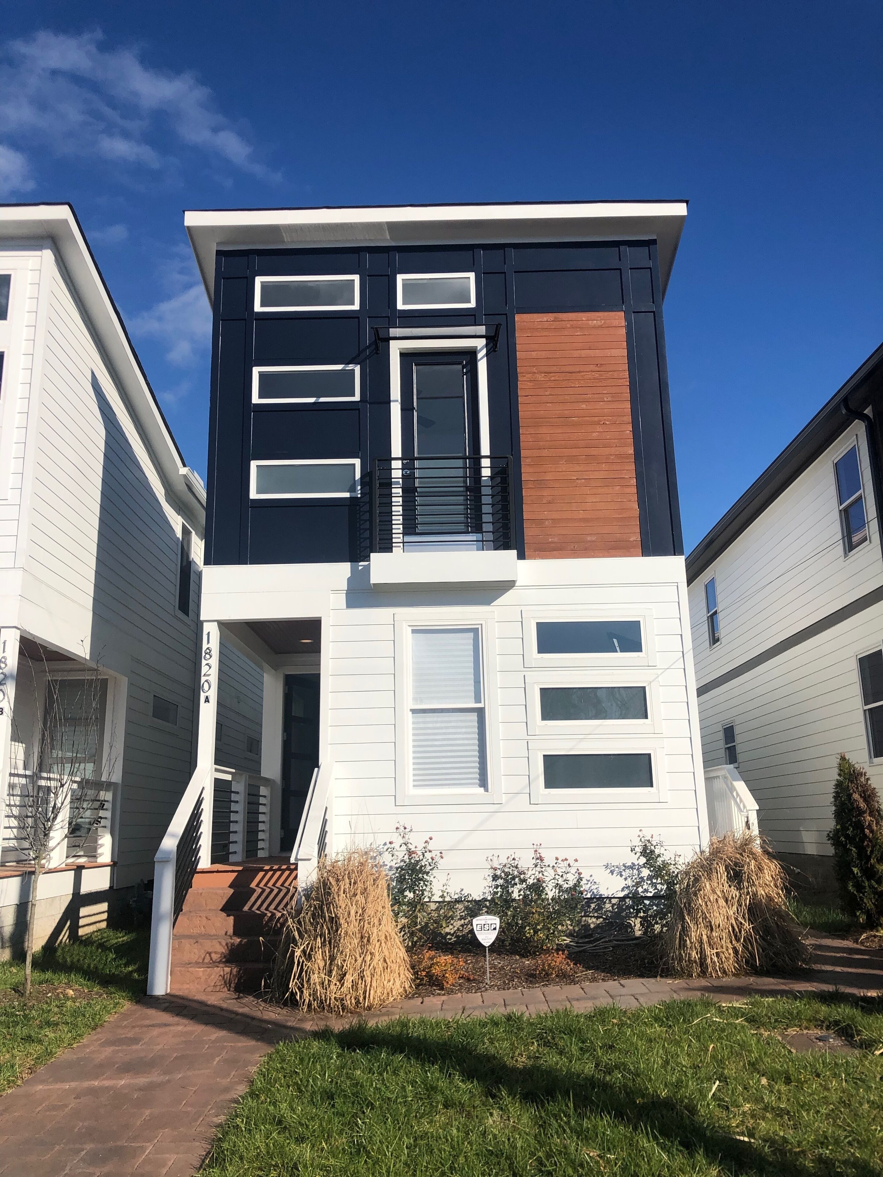 Minutes from Downtown / 4 bedrooms /  3.5 Bath