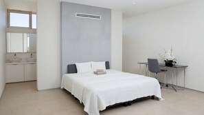 3 chambres, coffres-forts dans les chambres, fer et planche à repasser