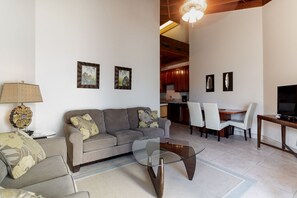 Smart-TV, DVD-Player, Bücher