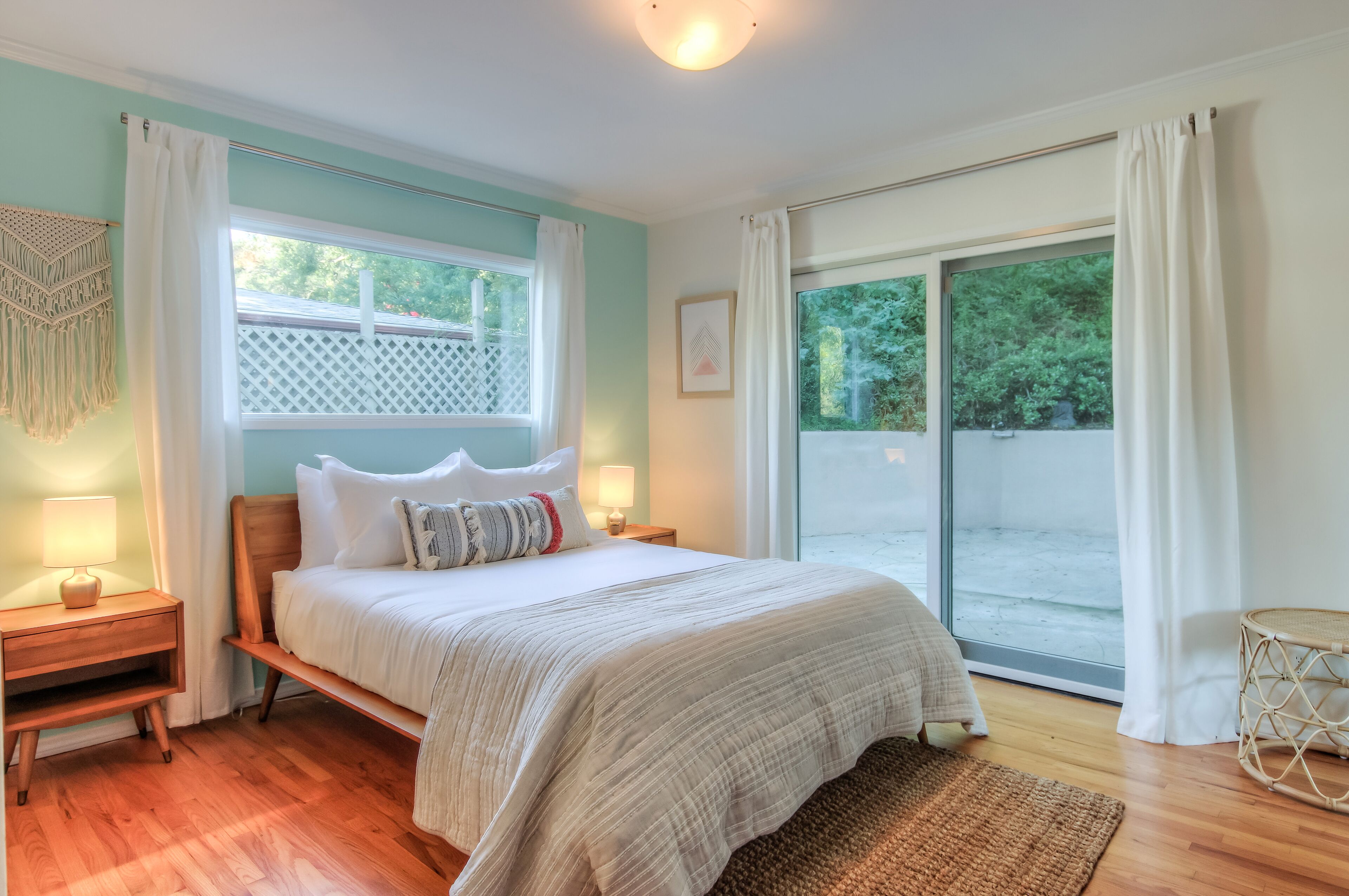 3 habitaciones, tabla de planchar con plancha y cuna de viaje 