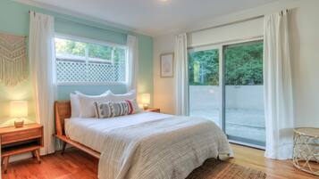 3 habitaciones, tabla de planchar con plancha y cuna de viaje