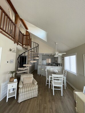 TV - Carolina Beach Oceanfront Three Bedroom Condo (Carolina Beach)