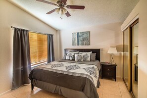 3 soverom, skrivebord, strykejern/-brett og wi-fi (inkludert)