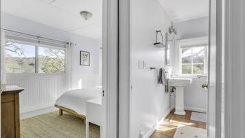 3 bedrooms, iron/ironing board, travel crib, free WiFi