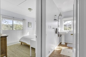 3 bedrooms, iron/ironing board, travel cot, free WiFi