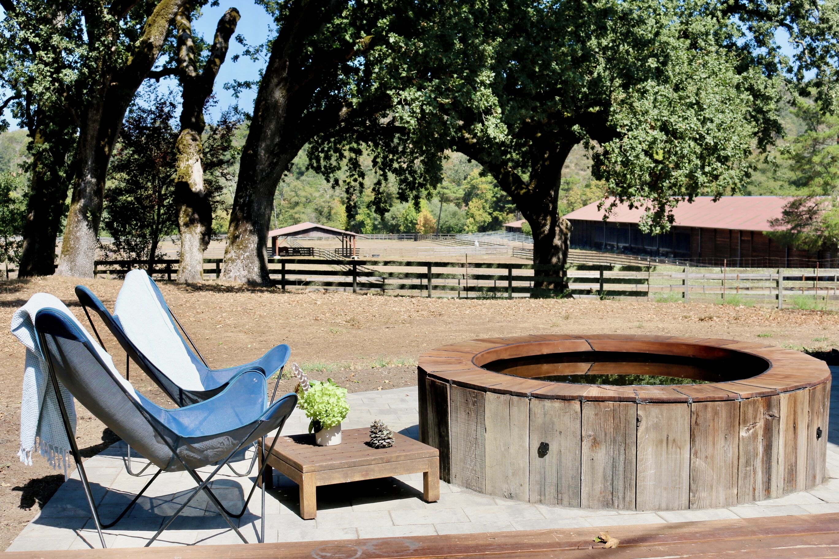 Bañera de hidromasaje al aire libre