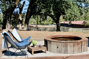 Bañera de hidromasaje al aire libre