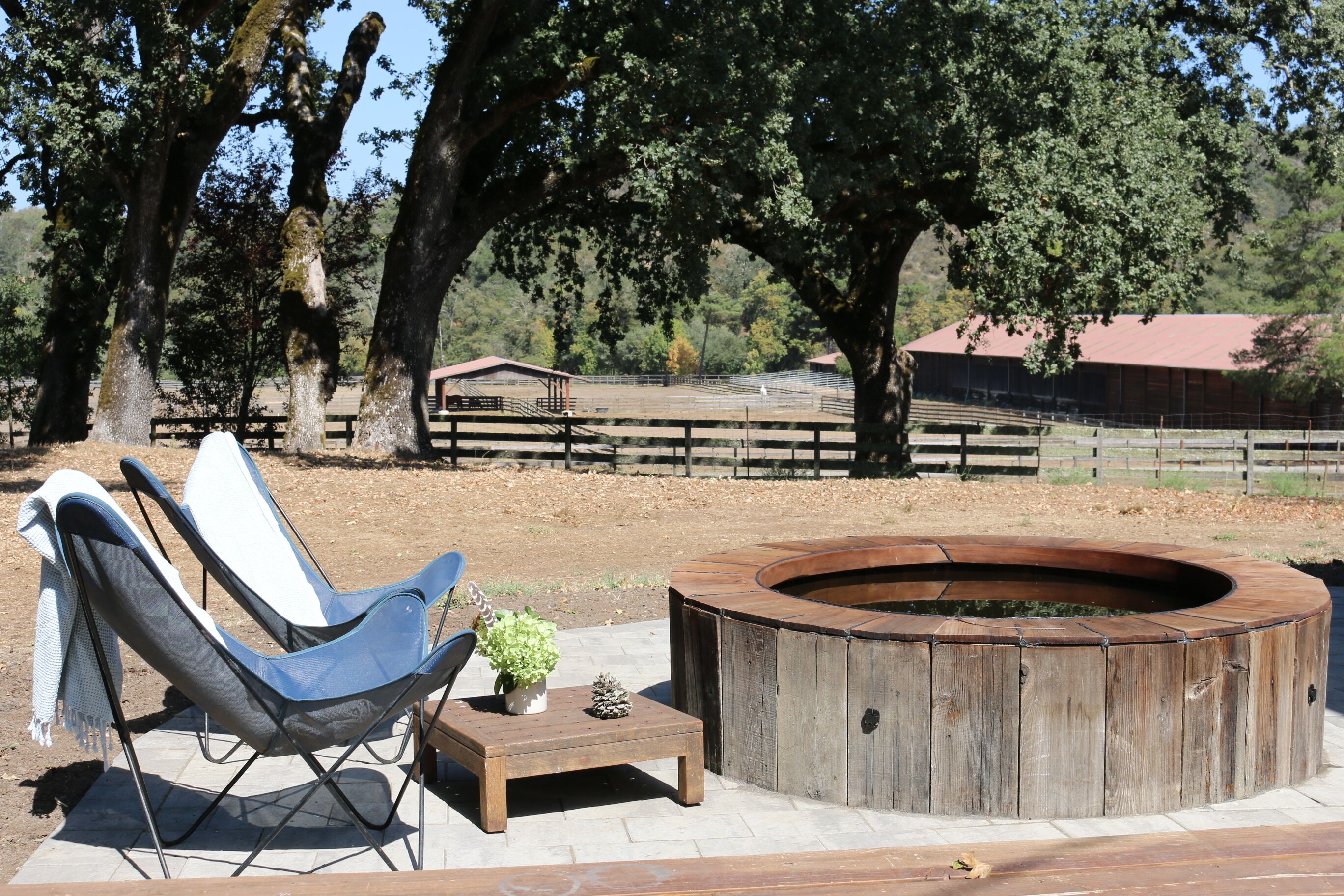 Outdoor spa tub