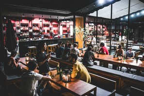 Breakfast, lunch, dinner served; local and international cuisine  - Luk Hostel (Bangkok)