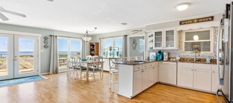 Beautiful Sound Front home on the west end of Dauphin Island. Family Friendly!