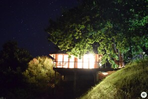 Honeymoon Cottage (Lavendar) | Garden view