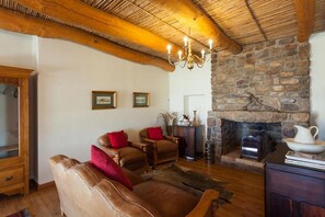 Executive Room (Pine) | Living area - Tulbagh Mountain Manor (Tulbagh)
